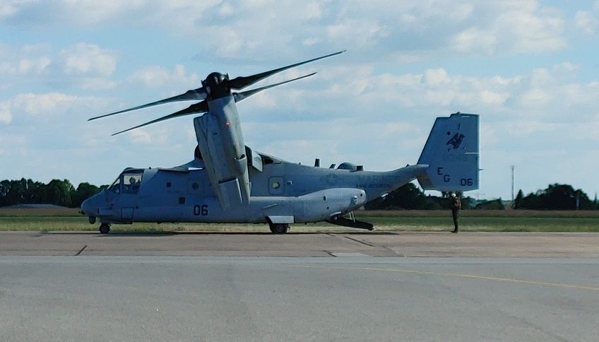 Osprey with turbines up
