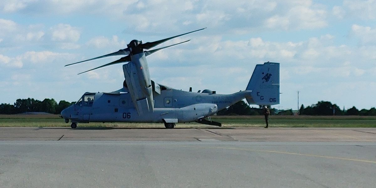 Osprey with turbines up