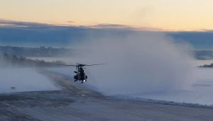 Super Puma Hubschrauber landet in Kiel