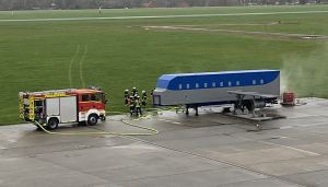 Fire engine and mobile fire simulation system face each other