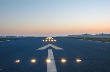 Startbahn Kieler Flughafen mit Befeuerung