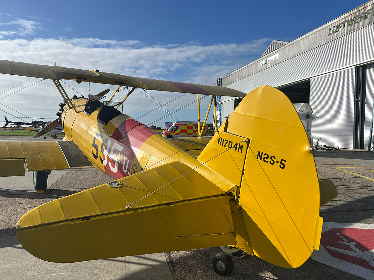 Gelbes Flugzeug