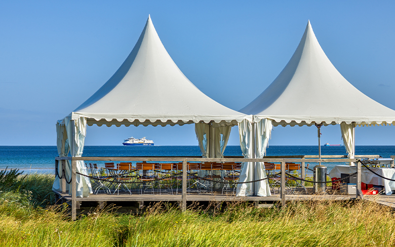 Festzelte am Strand der Kieler Förde