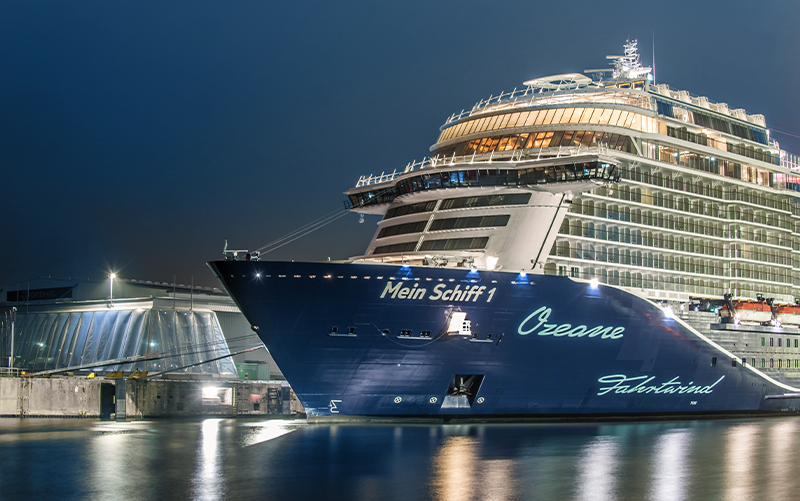 Cruise ship at Ostuferhafen at night