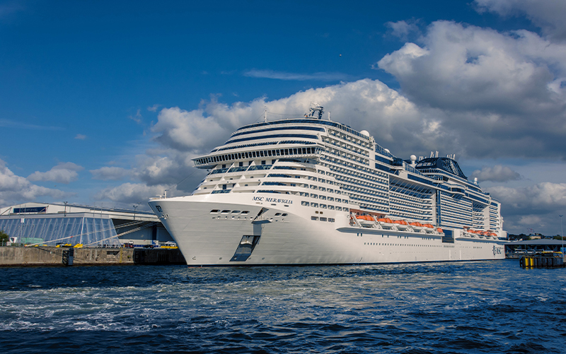 Kreuzfahrtschiff am Ostuferhafen